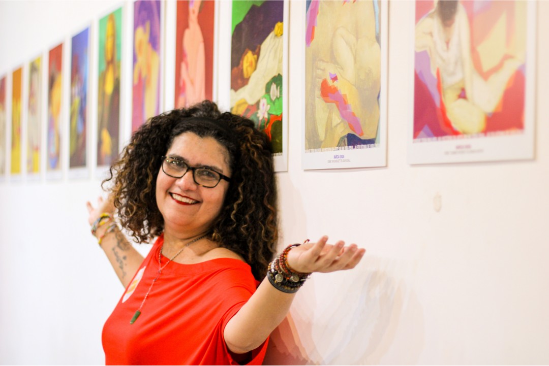 Márcia Okida em uma exposição
